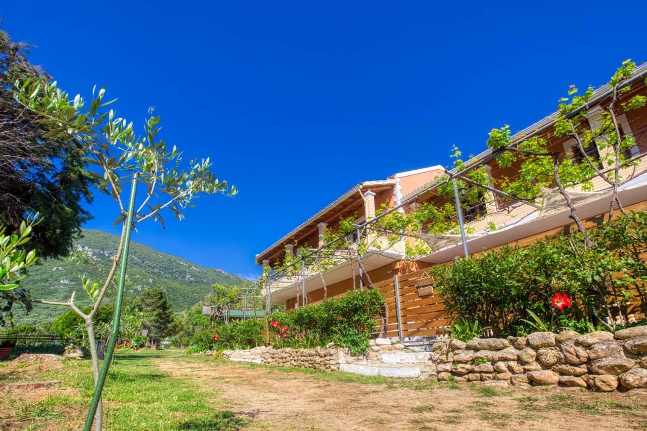 Apartmán Christinas Lofts Ágios Matthaíos Exteriér fotografie